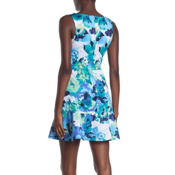 NEW Love...Ady Floral Print Flounce Hem Dress Sz M - Picture 2 of 6